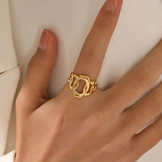 Buckle design ring