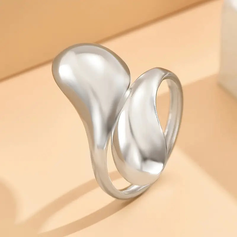 Sleek adjustable ring