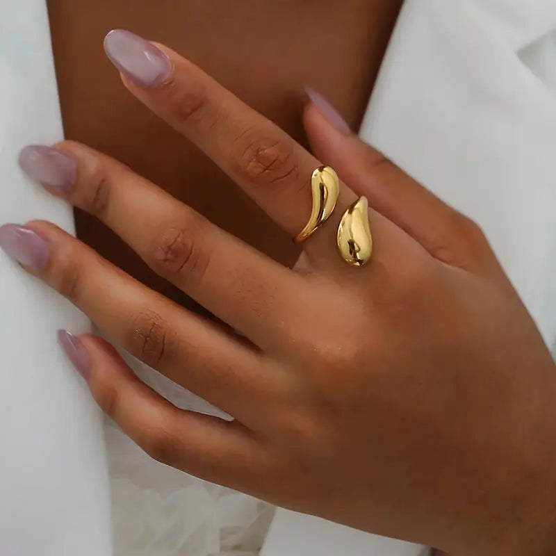 Sleek adjustable ring
