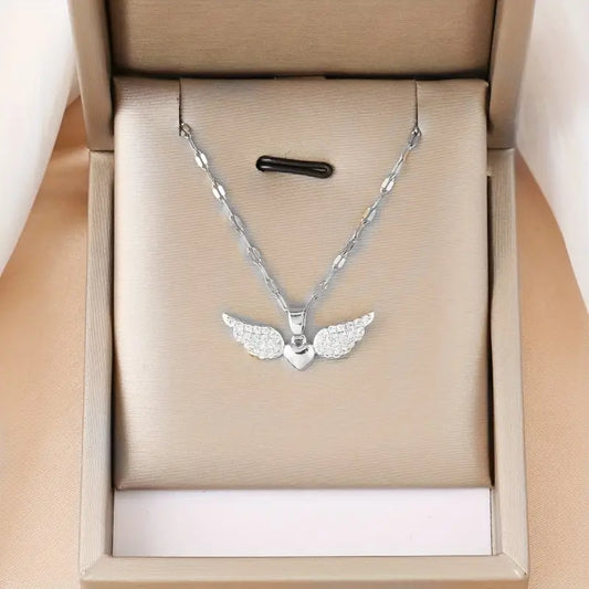Elegant angel wings necklace